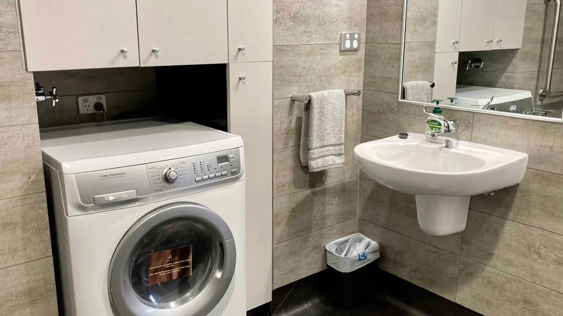City Centre Comfort, Style And Accessibility Brisbane Apartment